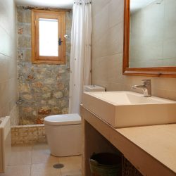 BATHROOM REFUGE SOUTH 1